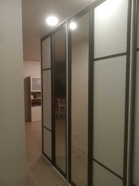 Шкаф с зеркалом прямой с радиусным элементом угловой пятидверный-распашной
